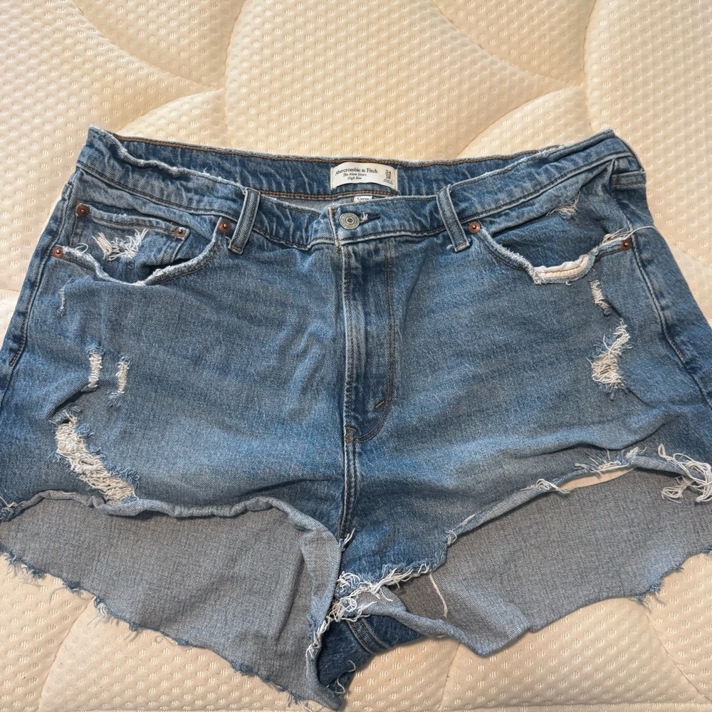 Abercrombie & Fitch “The Mom Short High Rise” shorts - CURVE LOVE